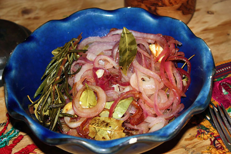 Pickled Red Onions Yucatán Style (Escabeche de cebolla yucateco)