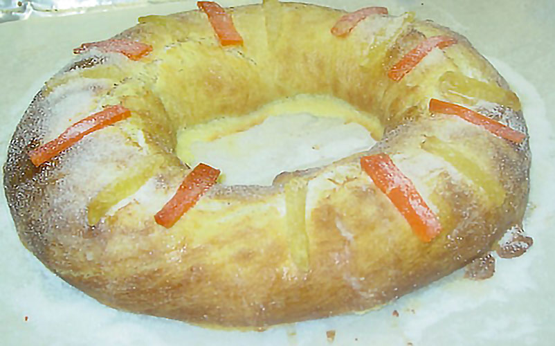 Three Kings Cake (Rosca de reyes)
